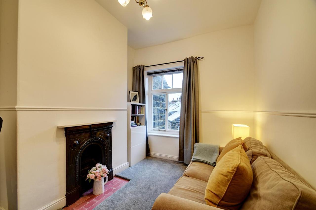 Spacious Victorian Townhouse Near Hcc With Off Street Parking Харрогейт Экстерьер фото