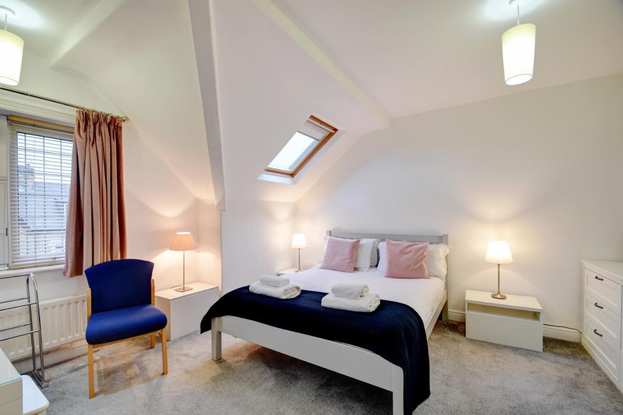 Spacious Victorian Townhouse Near Hcc With Off Street Parking Харрогейт Экстерьер фото