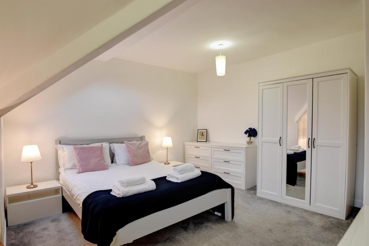 Spacious Victorian Townhouse Near Hcc With Off Street Parking Харрогейт Экстерьер фото